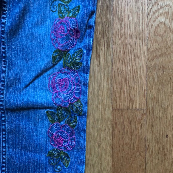 Z Cararicci jean capris - Picture 2 of 7